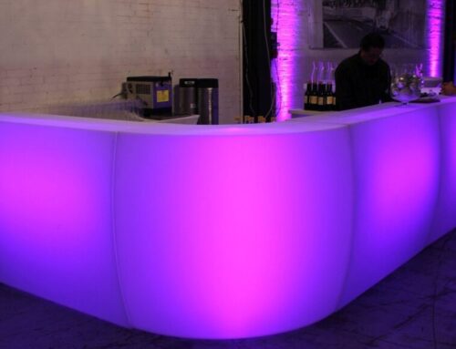 Weihnachtsfeier in einer Industriehalle